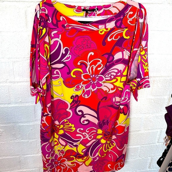 Trina Turk Dresses & Skirts - Trina Turk Psychedelic Floral Short Sleeve Tie Boat Neck Knee Length Dress sz M